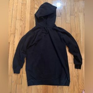 Aritzia TNA Hooded Sweatshirt. Black. Size 1.